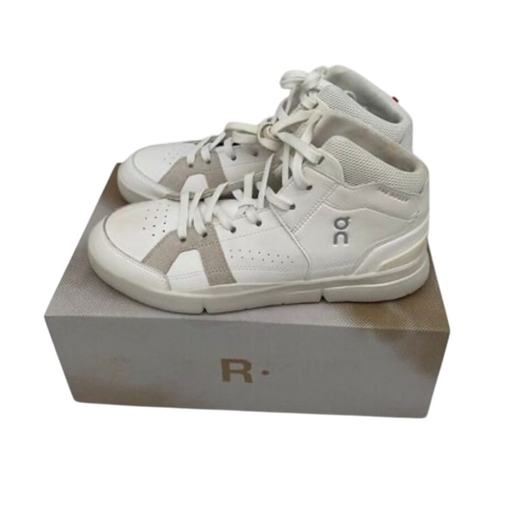 On The Roger Clubhouse Mid Women's Sneakers White Sand Size 8 US High Top‎